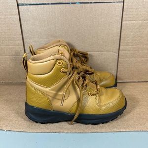 Nike Manoa Boots